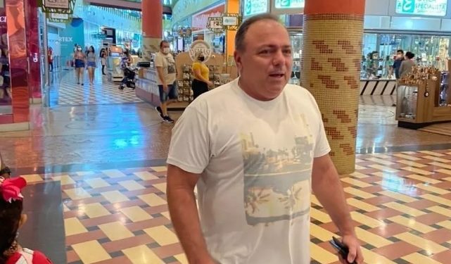 Ex-ministro Eduardo Pazuello é visto sem máscara em shopping de Manaus