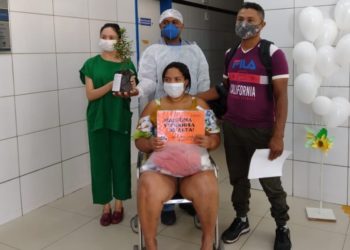 Hospital do Monte Castelo distribui mudas de árvores para pacientes