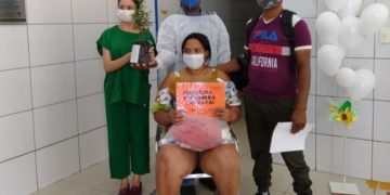 Hospital do Monte Castelo distribui mudas de árvores para pacientes