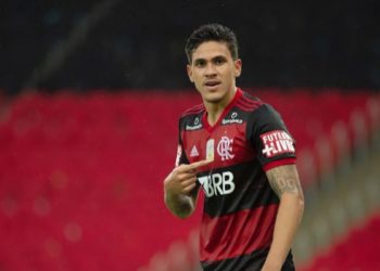 Pedro marca e Flamengo vence Palmeiras na estreia no Brasileirão