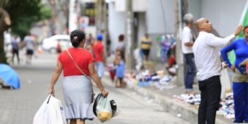 Governo do Estado publica novo decreto e mantém restrições