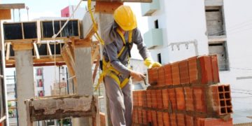 Índice de transmissão da Covid-19 ficou abaixo de 1% no setor da construção