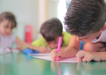 Justiça determina que shopping disponibilize creche para trabalhadoras