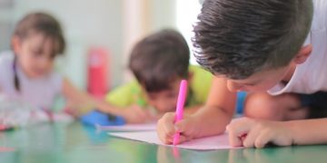 Justiça determina que shopping disponibilize creche para trabalhadoras