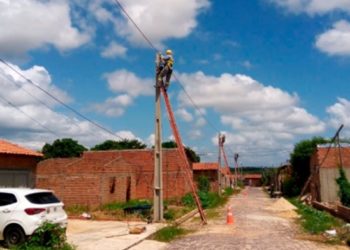 Equatorial Piauí regulariza fornecimento de energia de 800 famílias em Teresina