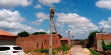 Equatorial Piauí regulariza fornecimento de energia de 800 famílias em Teresina