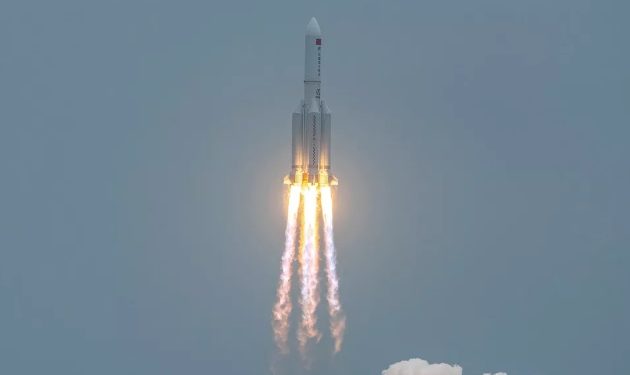 Destroços de foguete chinês podem cair ainda neste sábado sobre a Terra