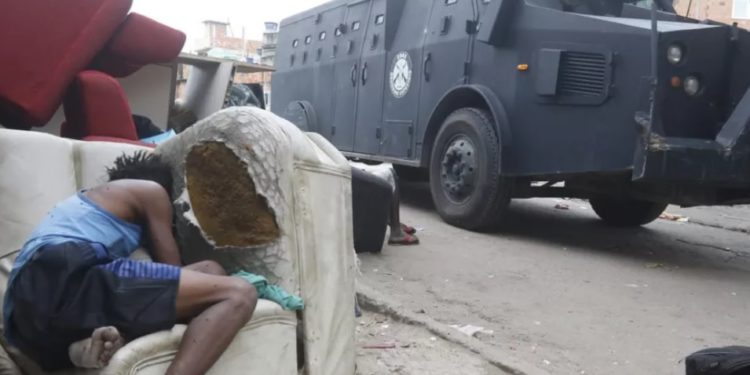 Operação no Rio de Janeiro provoca intenso tiroteio e deixa 25 mortos