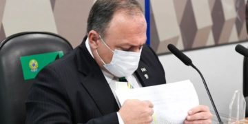 Bolsonaro decidiu não intervir no AM após reunião com o governador, diz Pazuello