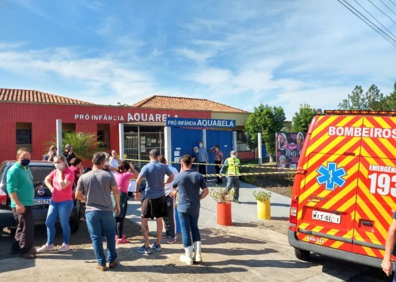 Jovem com facão invade creche e deixa adultas e três crianças mortas em SC