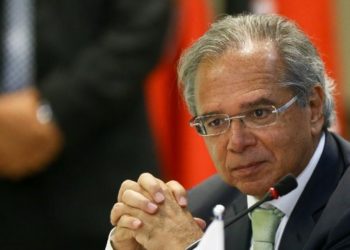 Auxílio emergencial deverá ser prorrogado por mais três meses, diz Guedes