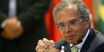 Auxílio emergencial deverá ser prorrogado por mais três meses, diz Guedes