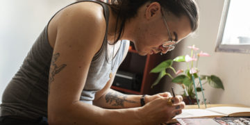 Lino Arruda lança livro autobiográfico em quadrinhos