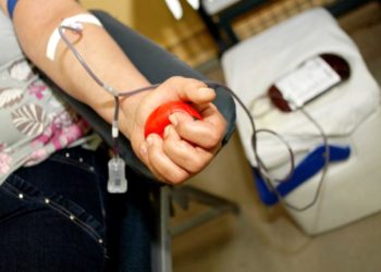 Médica explica se pacientes recuperados da covid-19 podem doar sangue