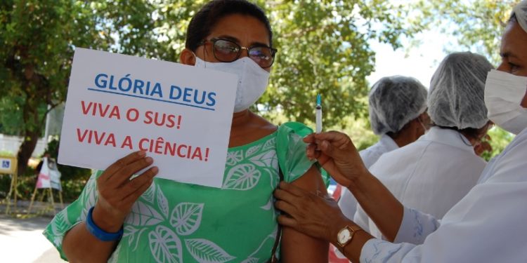 FMS aplicou mais de 360 mil doses da vacina contra a Covid em Teresina