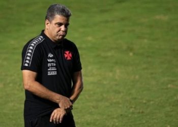 Vasco demite técnico Marcelo Cabo após novo tropeço na Série B