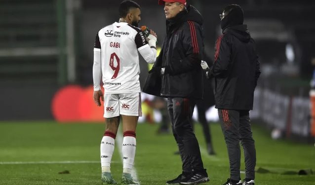 Flamengo compete, vence, mas passa longe de encantar em versão burocrática na Argentina