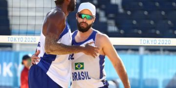 Evandro e Bruno Schmidt vencem marroquinos no vôlei de praia