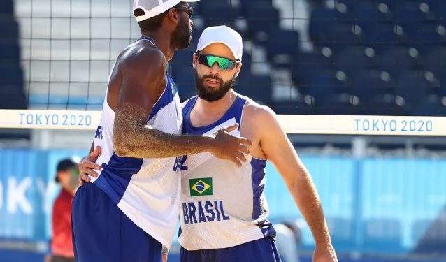 Evandro e Bruno Schmidt vencem marroquinos no vôlei de praia