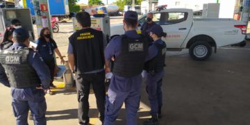 Procon participa de fiscalização a postos de combustíveis em Teresina