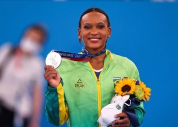 Rebeca Andrade conquista inédita prata para o Brasil na ginástica das Olimpíadas
