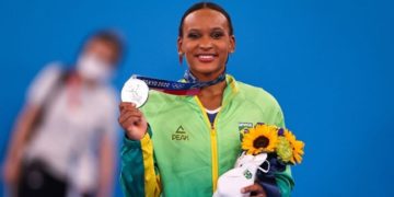 Rebeca Andrade conquista inédita prata para o Brasil na ginástica das Olimpíadas