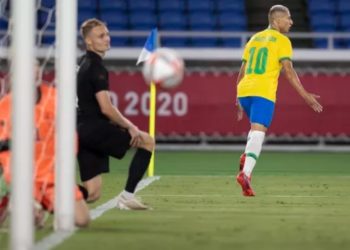 Brasil vence a Alemanha na estréia por 4 a 2 em jogo bonito de ver