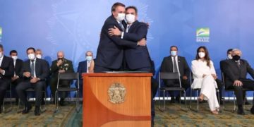 Bolsonaro concede Medalha de Mérito a Ciro Nogueira, Damares e Marcos Pontes