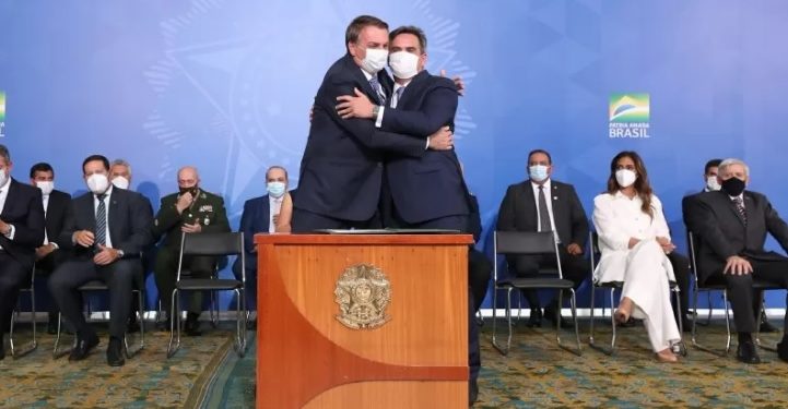 Bolsonaro concede Medalha de Mérito a Ciro Nogueira, Damares e Marcos Pontes