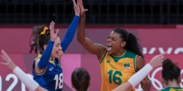Brasil vira sobre russas, faz 3 a 1 e está na semifinal do vôlei feminino