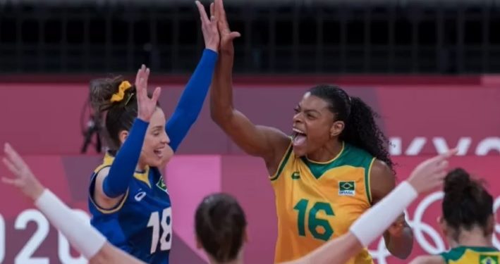 Brasil vira sobre russas, faz 3 a 1 e está na semifinal do vôlei feminino