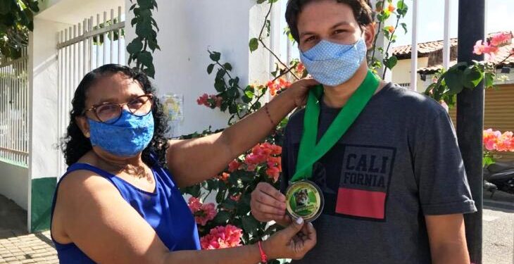 Aluno com autismo da rede estadual é aprovado para o curso de Farmácia da UFPI