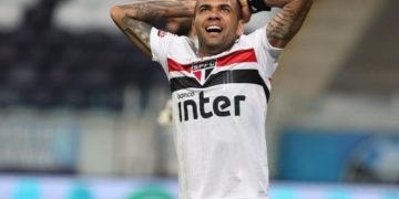 São Paulo comunica que Daniel Alves não joga mais pelo clube