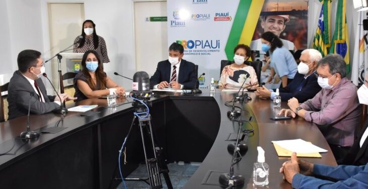 Governador autoriza investimento de R$ 250 milhões em obras para a educação