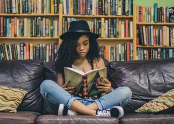 Brasil sofre com abismo em nível de leitura entre jovens de alta e baixa renda