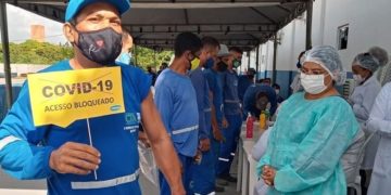 Mais de dois mil colaboradores da limpeza recebem a 2ª dose da vacina contra Covid-19