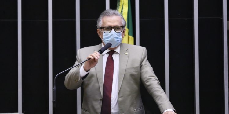 Em relatório, Flávio Nogueira defende prorrogação do prazo de pagamento do FIES