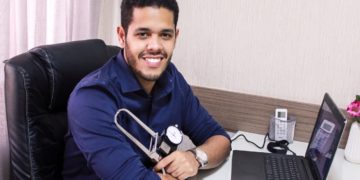 Hábitos e alimentação saudáveis diminuem inchaço causado pela retenção de líquido