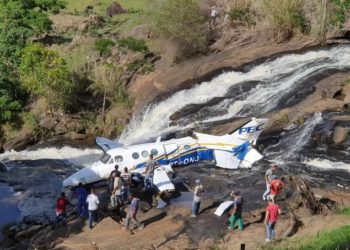 Avião que levava Marília Mendonça cai em MG; cantora está bem, diz assessoria