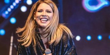 Marília Mendonça e mais 4 morrem em queda de avião no interior de MG