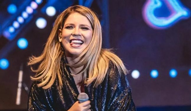 Marília Mendonça e mais 4 morrem em queda de avião no interior de MG