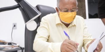 Lei garante pagamento de 13º salário e férias para servidores contratados