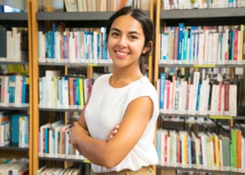 Competitividade de mercado reforça busca por profissionais com graduação