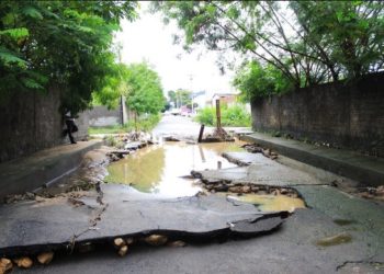 Zona Leste: ocupações de áreas de riachos e grotas é principal causa de alagamentos