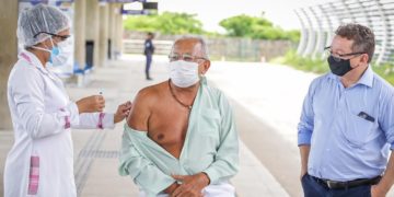 Dr. Pessoa assina decreto de flexibilização das medidas restritivas contra a Covid