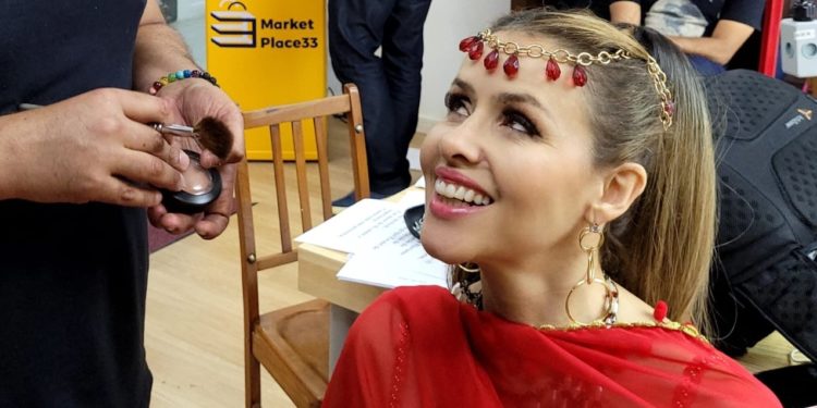 “A encenação da Paixão de Cristo passa uma mensagem de amor”, diz Leona Cavalli