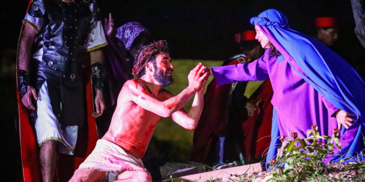 Emoção e interação com o público marcam Paixão de Cristo de Floriano