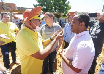 Prefeito Dr Pessoa tem carteira furtada durante procissão