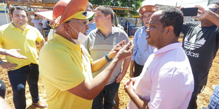 Prefeito Dr Pessoa tem carteira furtada durante procissão