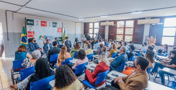 Governadora lança edital do Sisu 2022 da Uespi com 1.965 vagas